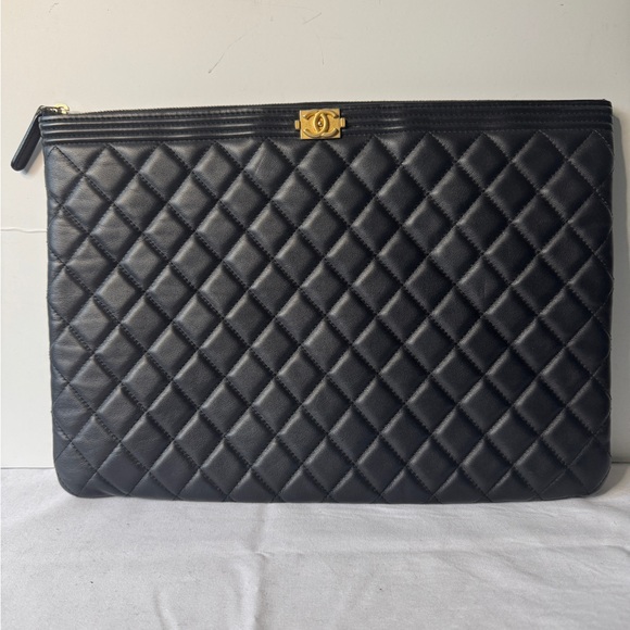 CHANEL Other - Chanel Boy O-Case clutch bag